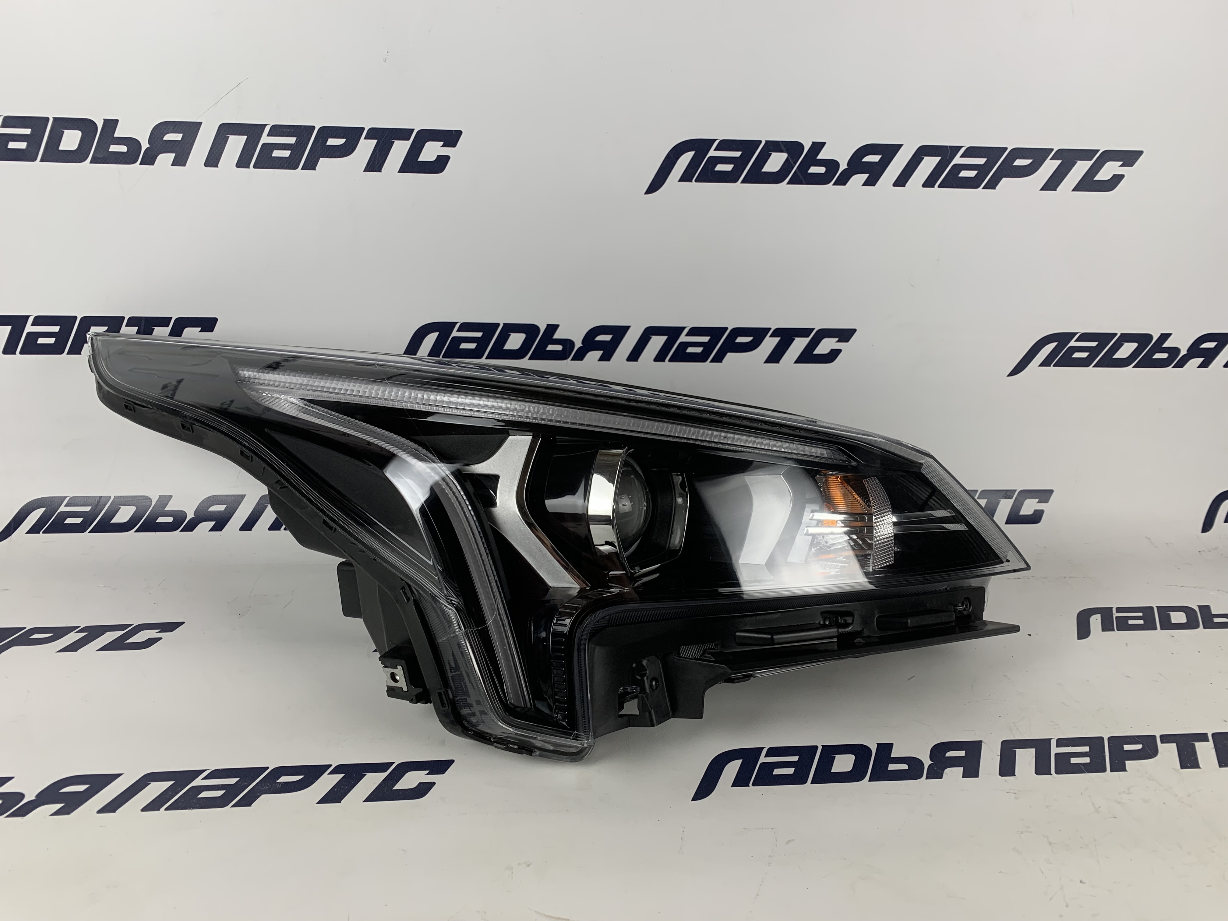 Фара Kia Rio (20-н.в.) правая ДХО LED